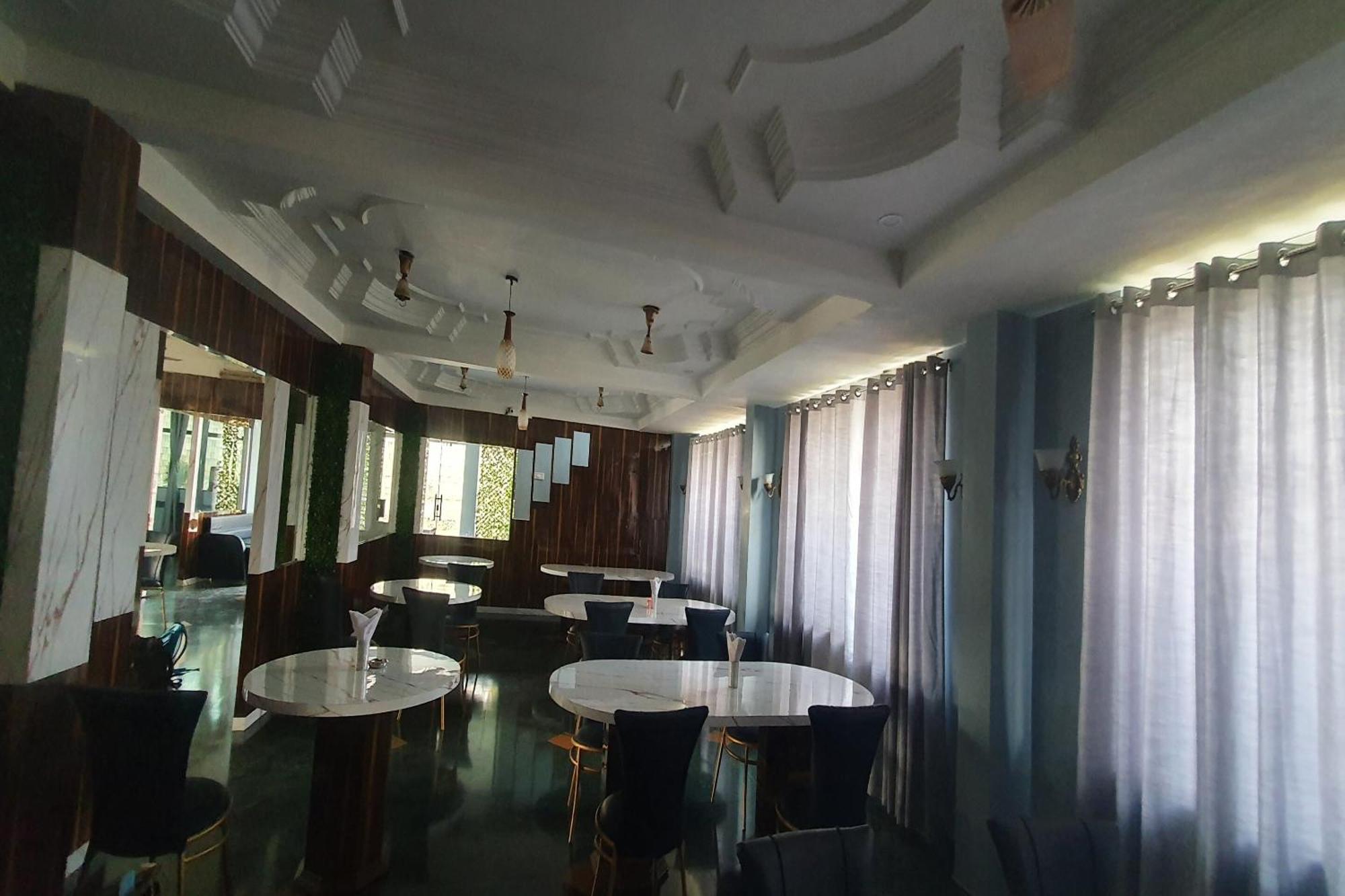 Oyo Hotel Rajshree Akolia Екстер'єр фото