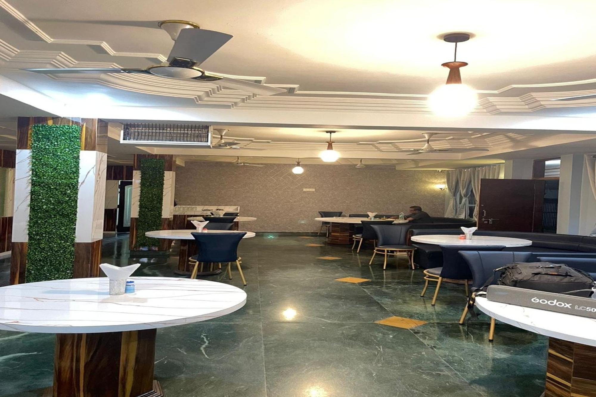 Oyo Hotel Rajshree Akolia Екстер'єр фото